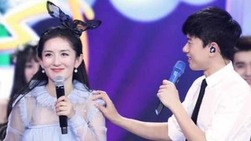 张杰侧台护嗓TFBOYS隐身观众席，后台花篮见证二十年江湖地位